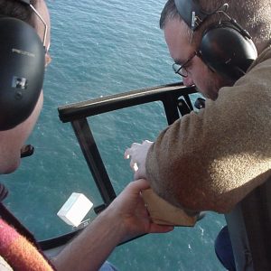 Deployment of drift blocks from a helicopter to estimate acute seabird mortality in marine oil spills